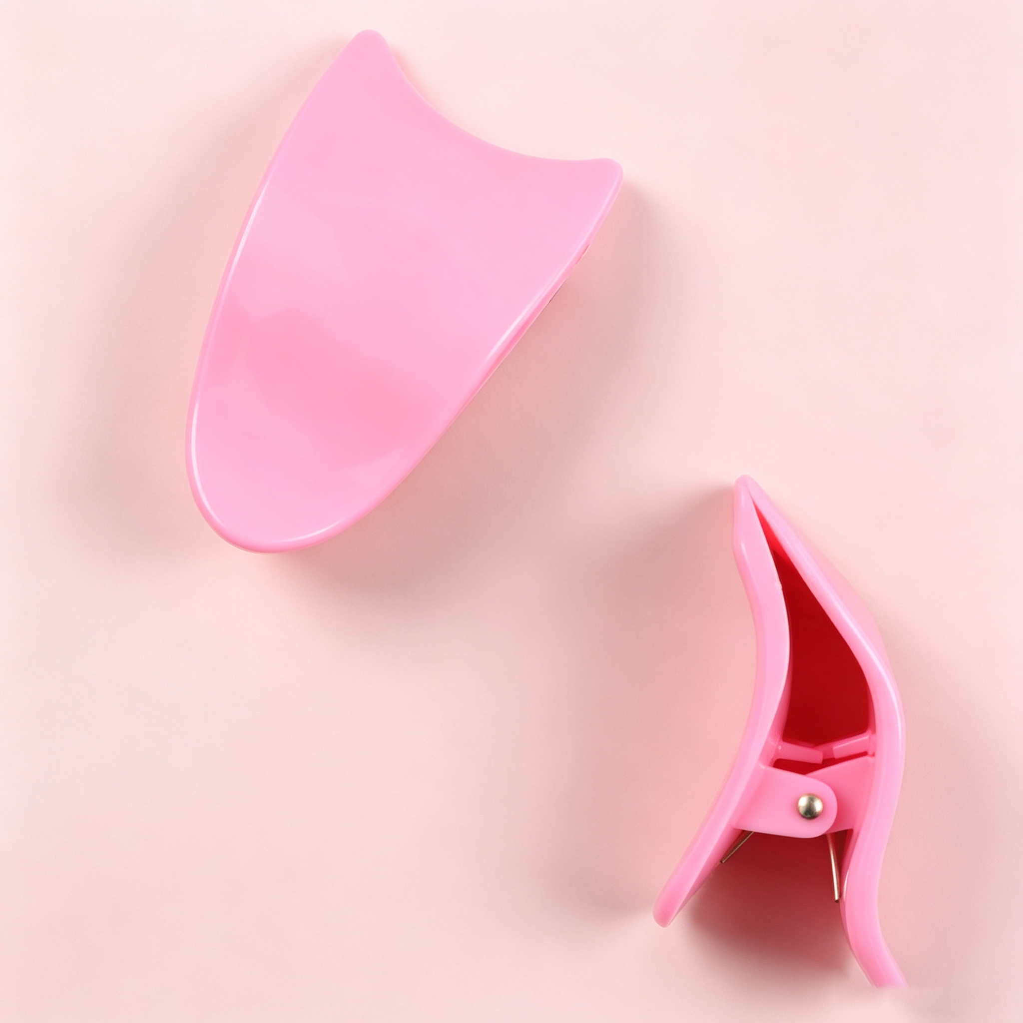 Pink False Eyelash Applicator Clip - Ergonomic Arc Design with Anti-Slip Grip, Ideal for Beginners & Segment Lashes