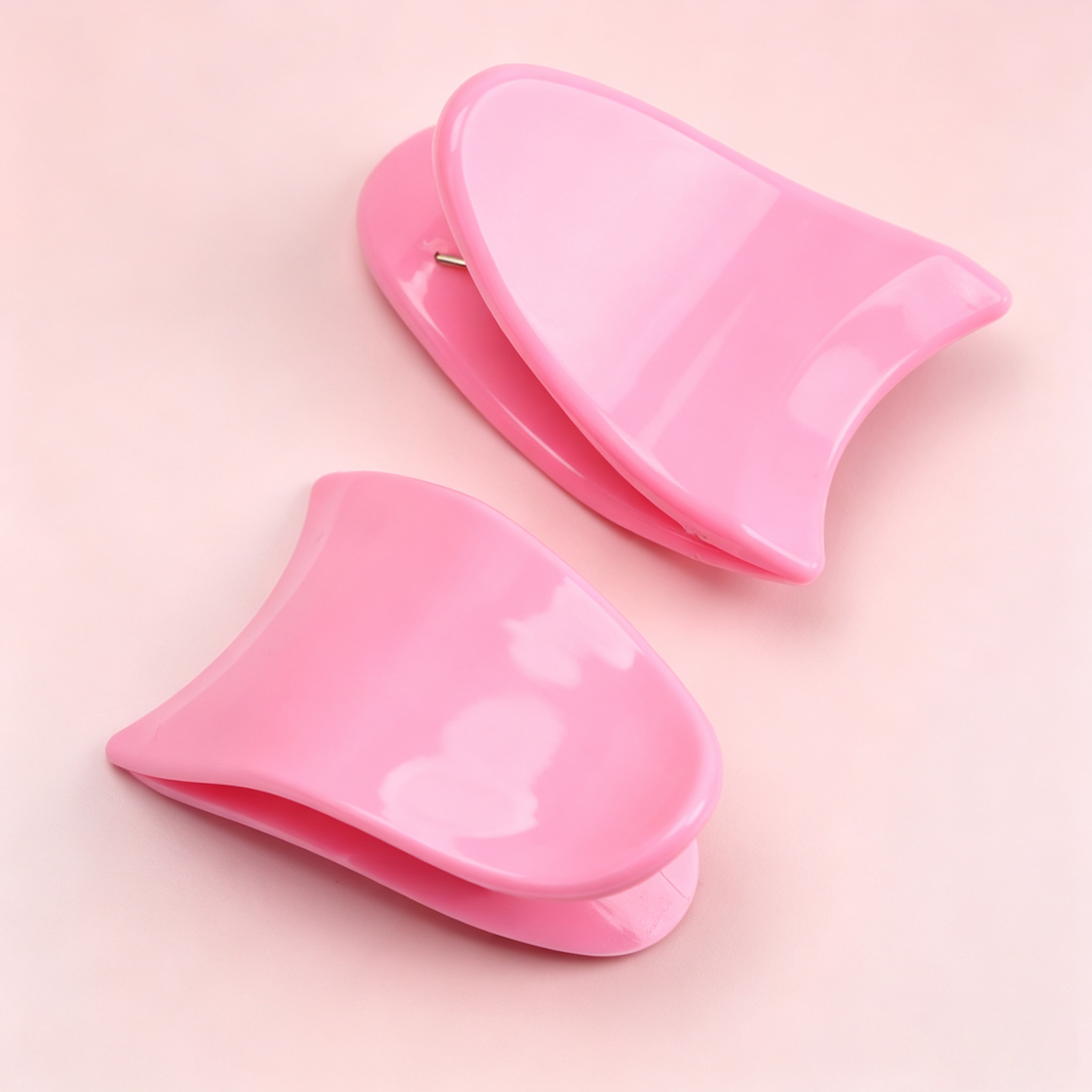 Pink False Eyelash Applicator Clip - Ergonomic Arc Design with Anti-Slip Grip, Ideal for Beginners & Segment Lashes