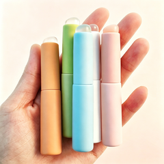 Portable Silicone Lip Brush - Soft Round Tip with Cap, Ideal for Lipstick/Lip Gloss/Concealer/Blending, Beginner-Friendly Makeup Tool